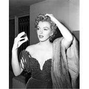 Affiche Marilyn Monroe - Devant son petit miroir - Dimension 24x30 cm